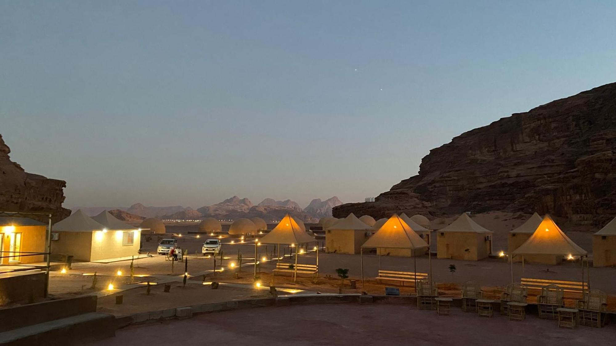Rum Luxury Camp Wadi Rum Eksteriør billede