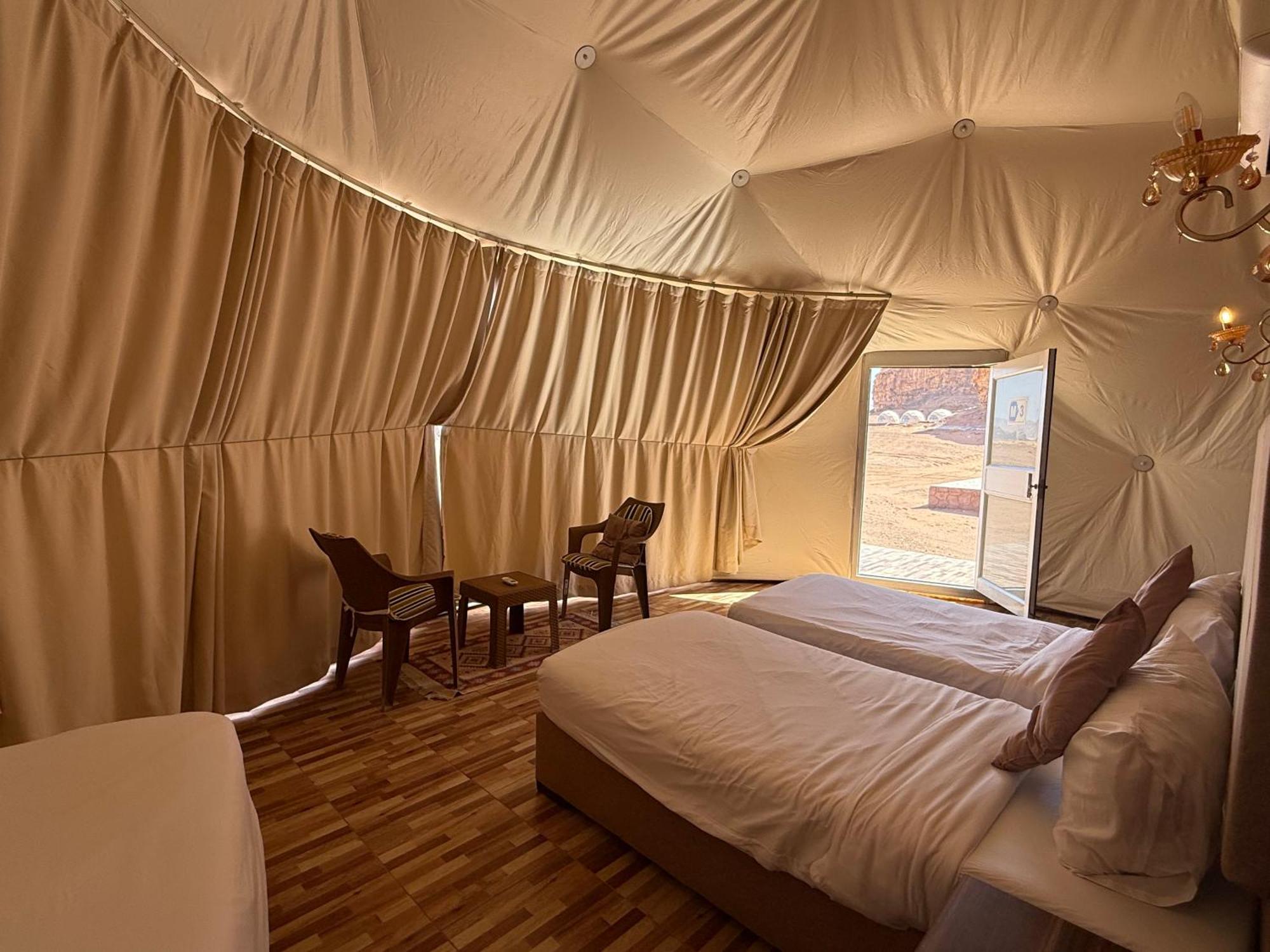 Rum Luxury Camp Wadi Rum Eksteriør billede