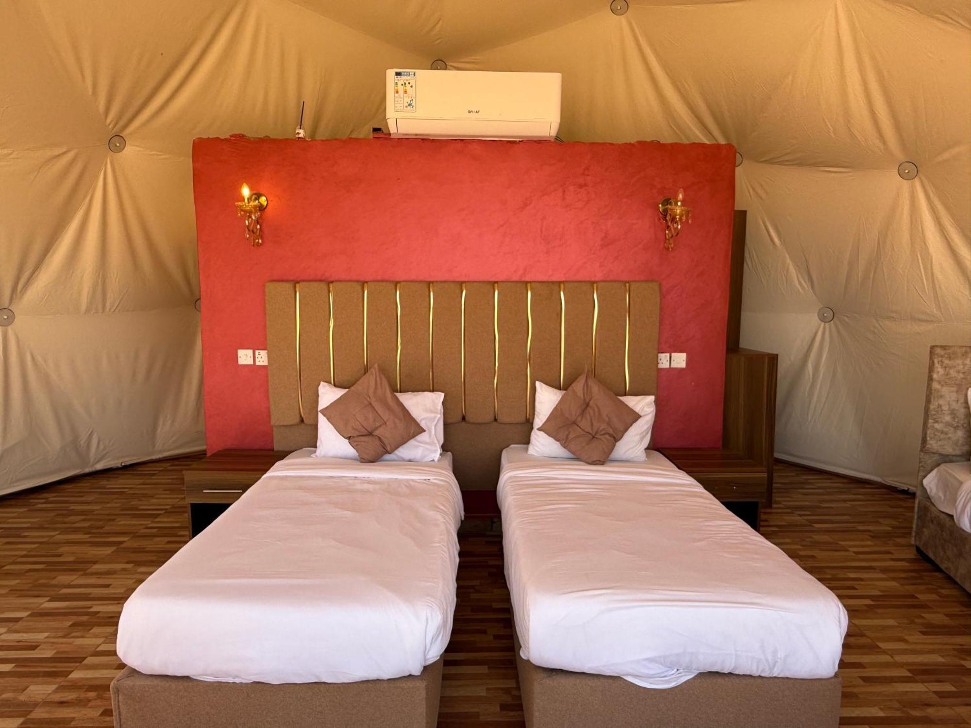 Rum Luxury Camp Wadi Rum Eksteriør billede